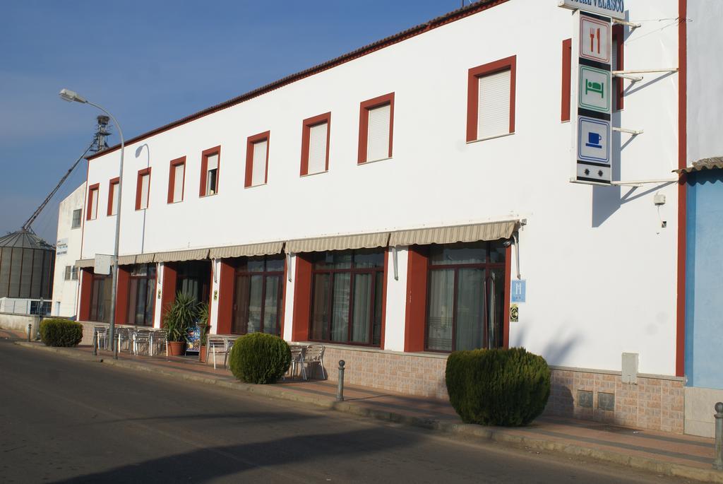 Hostal Velasco Valdelacalzada Exterior foto